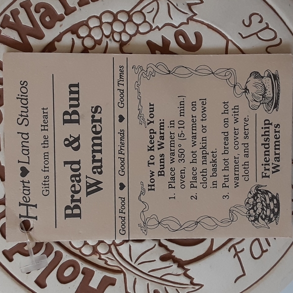 Holiday Bread Warmer 6.25" Celebrate Family Friends Artist Signed Lyn Ulick 1990 - Picture 2 of 5